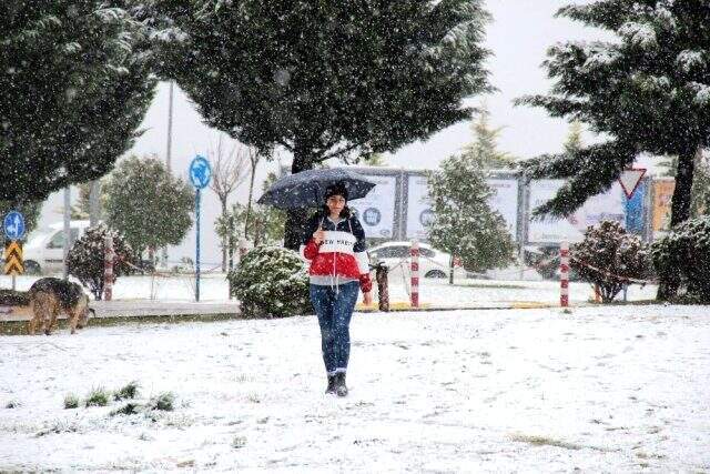 İstanbul'un yanı başındaki Kocaeli beyaza büründü İstanbul'un yanı başındaki Kocaeli beyaza büründü