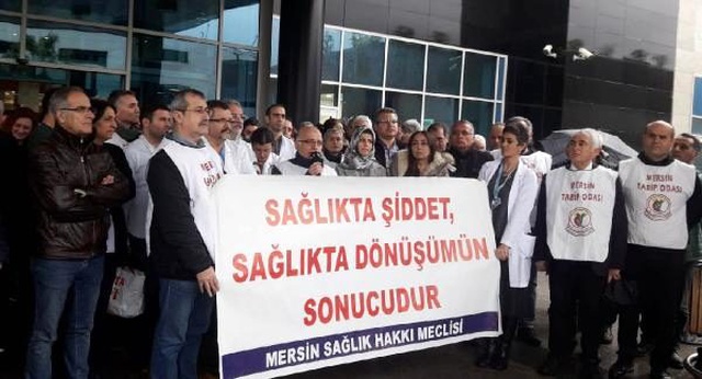 Hastalarına öncelik verilmeyince muayene odasını dağıttılar
