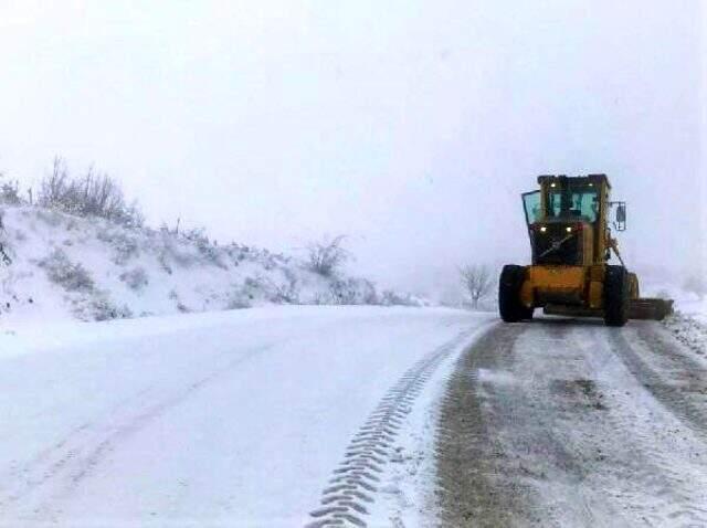 İzmir'de yollar karla kaplandı