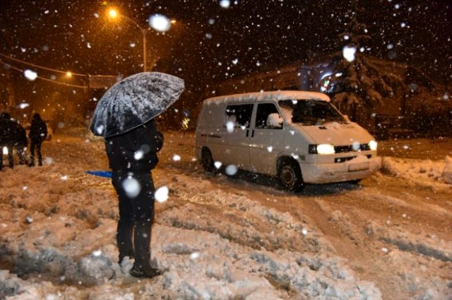 Meteoroloji'den İstanbul'a yeni uyarı! Fırtına şiddetini artırarak devam edecek