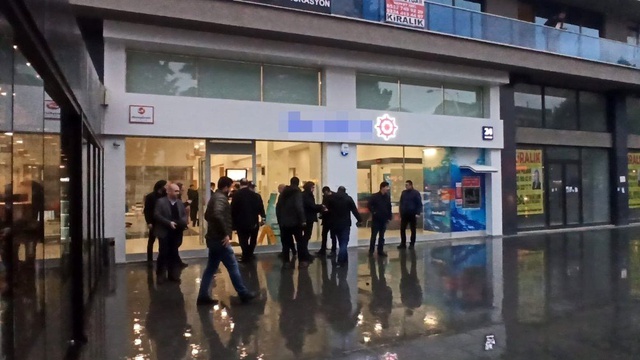 Banka soyguncusunun patlatmakla tehdit ettiği bomba sahte çıktı
