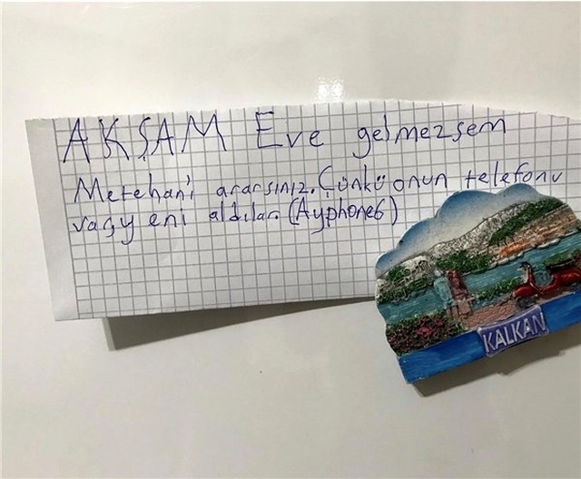Telefon Aldırmak İçin Her Gün Komik Notlar Bırakan Kardeş