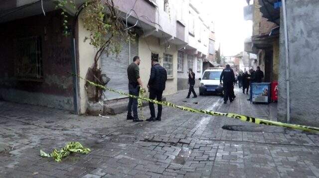 Diyarbakır'da husumetli iki grup arasında silahlı kavga: 2 kardeş yaralandı Diyarbakır'da husumetli iki grup arasında silahlı kavga: 2 kardeş yaralandı