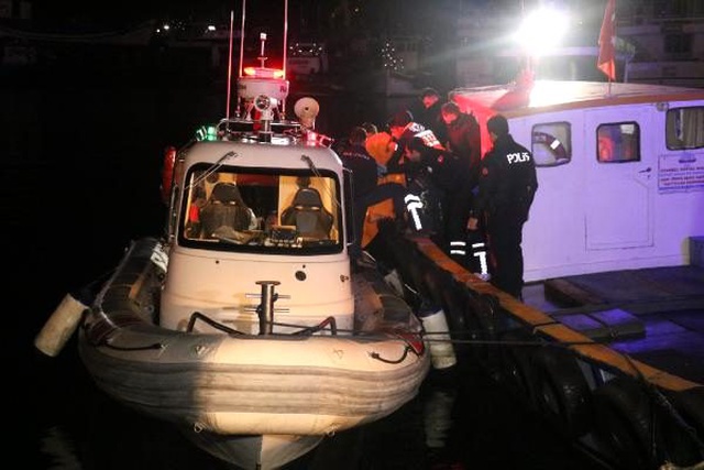 Kartal'da denize atlayan kişi boğulmak üzereyken kurtarıldı!
