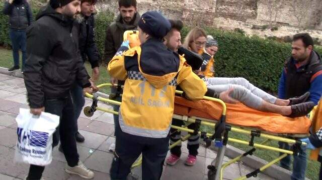 Zeytinburnu'nda İETT otobüsleri çarpıştı: 7 kişi yaralandı Zeytinburnu'nda İETT otobüsleri çarpıştı: 15 kişi yaralandı