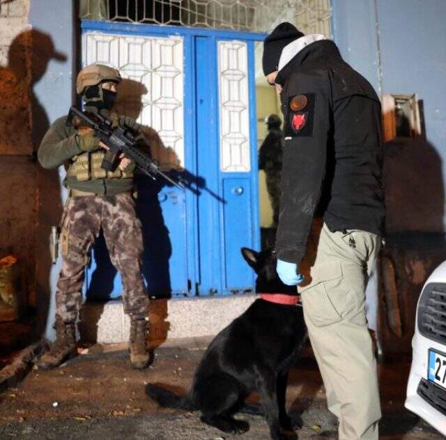 Gaziantep'te 727 polisin katıldığı ve 24 saat sürecek uyuşturucu operasyonu başlatıldı Gaziantep'te 727 polisin katıldığı ve 24 saat sürecek uyuşturucu operasyonu başlatıldı
