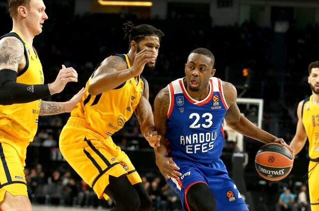 Anadolu Efes, Khimki'yi farklı geçti Anadolu Efes, Khimki'yi farklı geçti