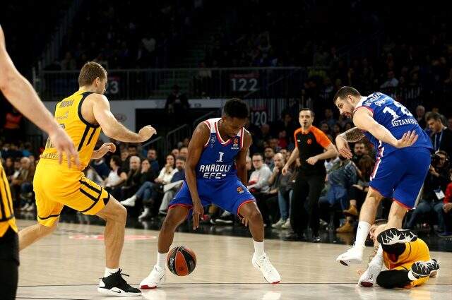 Anadolu Efes, Khimki'yi farklı geçti Anadolu Efes, Khimki'yi farklı geçti