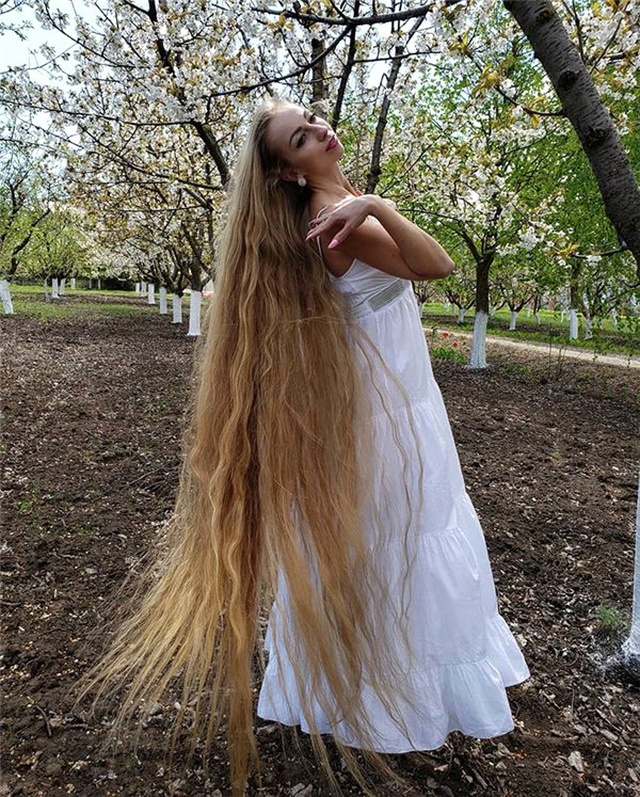 Ukraynalı Rapunzel Uzun Saçlarıyla Fenomen Oldu