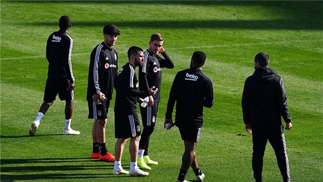 Beşiktaş'ta Caner Erkin ve Atiba endişesi