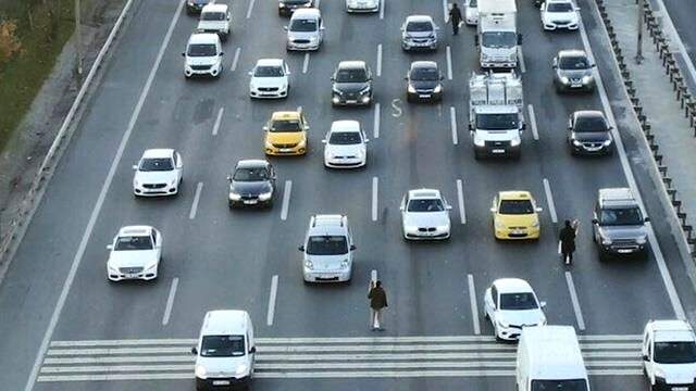 İstanbul trafiğindeki seyyar satıcıların aylık gelirleri 6 bin liraya ulaşıyor