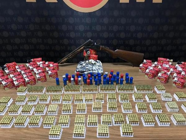 Ruhsatsız dişçi muayenehanesinde 1620 mermi ele geçti: 6 gözaltı