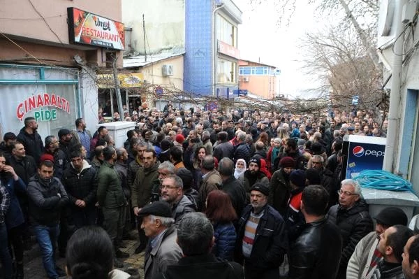 Vatandaşlar tarafından ıslıklanan CHP'li belediye başkanına partisi de tepki gösterdi