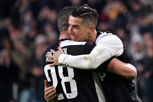 Ronaldo yıldızlaştı, Juventus farklı kazandı Juventus, Cagliari'yi 4-0 mağlup etti