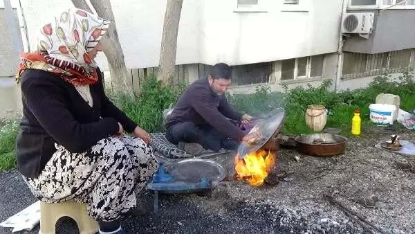 Şehir şehir gezen çift, kalaycılık mesleğini yaşatmaya çalışıyor