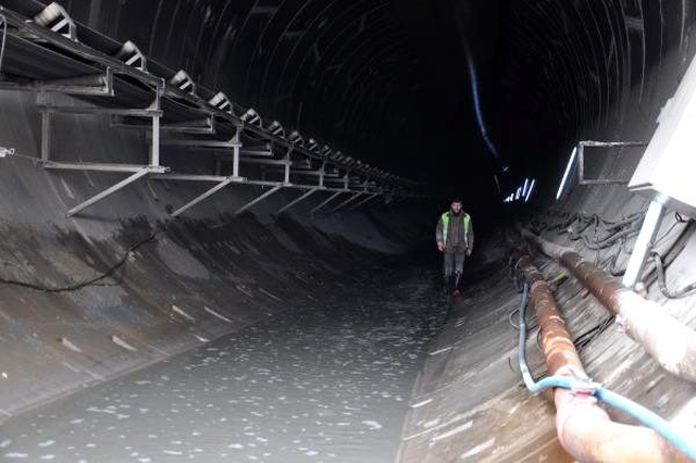 Türkiye'nin en uzun tren tünelinde, ışığın görülmesine 600 metre kaldı