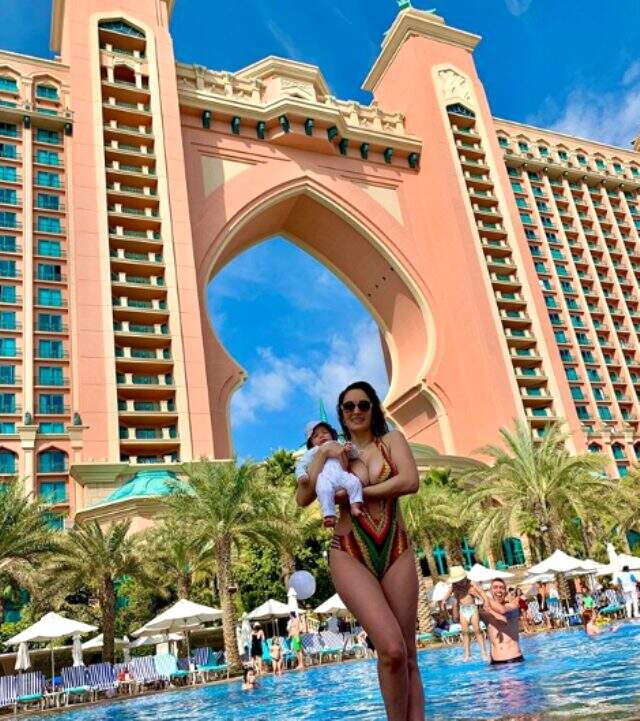 Bikinili poz paylaşan Muslera'nın eşinin kusursuz fiziği dikkat çekti! Bikinili poz paylaşan Muslera'nın eşinin kusursuz fiziği dikkat çekti!