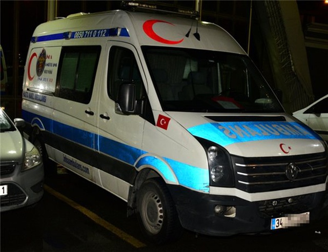 <a class='keyword-sd' href='/cem-yilmaz/' title='Cem Yılmaz'>Cem Yılmaz</a>'dan ambulans tedbiri