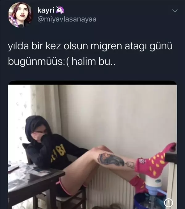 Duygu Özaslan'ın Bacaklı Migren Fotoğrafına Komik Tepkiler Geldi