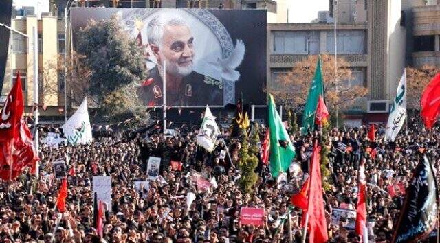 Süleymani'nin cenazesindeki izdihamda 56 kişi öldü Süleymani'nin cenazesindeki izdihamda 56 kişi öldü