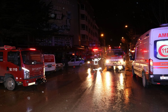 Amasya'da bir alışveriş merkezinde yangın çıktı: 2 ölü, 4 yaralı