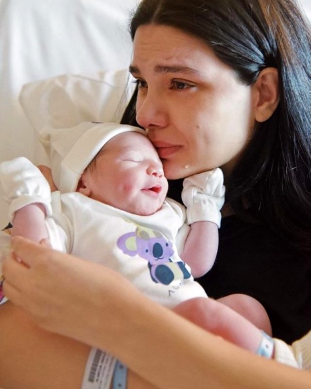 Bebeği 5 aylıkken ameliyat olan Almeda Abazi, canlı yayında gözyaşlarına hakim olamadı