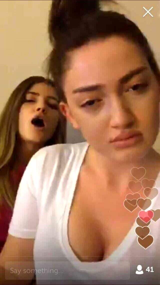 Fenomen Danla Bilic'in bir kadınla öpüşme görüntüleri ortaya çıktı