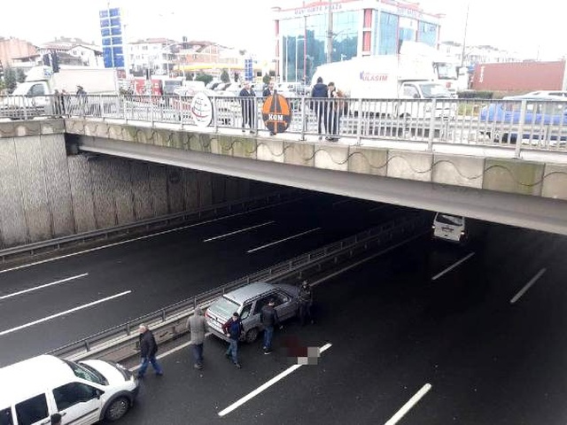 Yakınlarıyla birlikte yürürken bir anda köprüden aşağı atladı