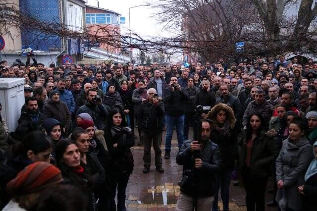 Cep telefonu tamircisinin bilgisayarından çıkanlar halkı öfkelendirdi! Tunceli'de halk sokağa döküldü