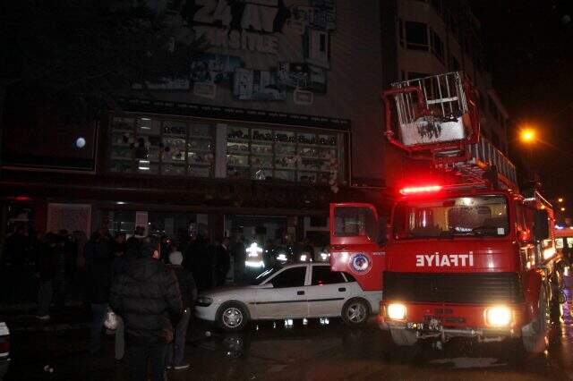 2 kişinin öldüğü yangında AVM'nin yangın merdiveninin kapatıldığı ortaya çıktı 2 kişinin öldüğü yangında AVM'nin yangın merdiveninin kapatıldığı ortaya çıktı