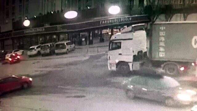 Otomobilin çarptığı kadın kısa süreli hafıza kaybı yaşadı Otomobilin çarptığı kadın kısa süreli hafıza kaybı yaşadı! Sorduğu sorular şaşırttı