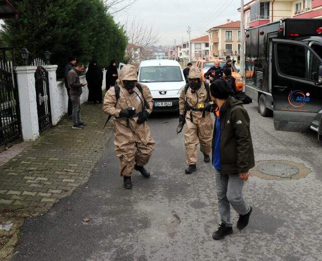 Sakarya'da kimyasal intihar şüphesi <a class='keyword-sd' href='/genc/' title='Genç'>Genç</a> kızın ölümünün ardındaki şüphe, özel ekipleri harekete geçirdi