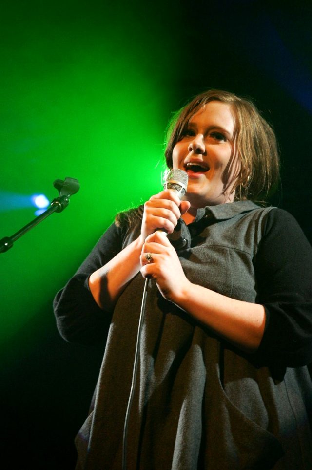 45 kilo veren şarkıcı Adele'in fotoğrafındaki göğüs detayı dikkat çekti
