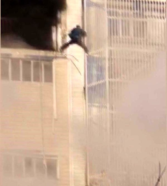 İstanbul'un göbeğinde çıkan yangında ölümden kaçış kamerada!
