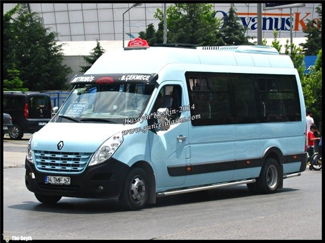 Paralel Evrende Yolculuk: Bir Esenyurt Minibüsü Hikayesi