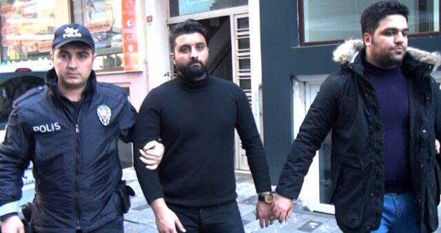 Taksim'de İranlılar birbirine girdi! Yaralılar ve gözaltına alınanlar var Taksim'de İranlılar birbirine girdi! Yaralılar ve gözaltına alınanlar var