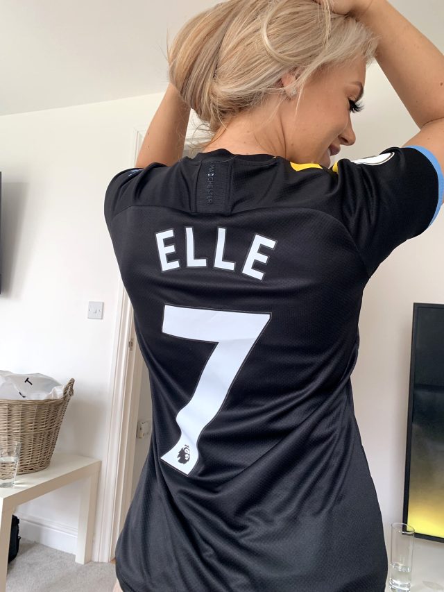 Yetişkin film yıldızı Elle Brooke'tan Sheffield United'ın golcüsüne olay sözler