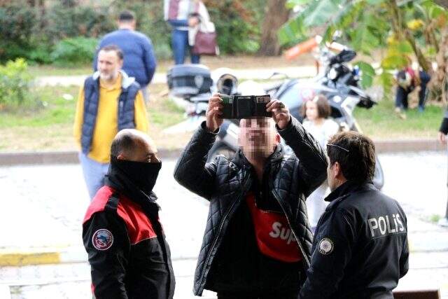 Antalya'nın göbeğinde bıçakla dehşet saçtı ardından selfie çekti Antalya'nın göbeğinde bıçakla dehşet saçtı ardından selfie çekti