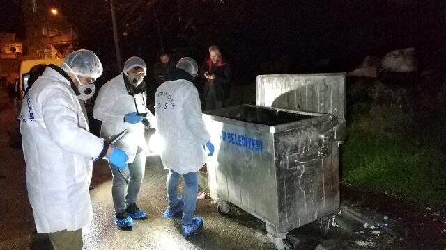 Çöp konteynerinde bulunan cesedin kayıp parçaları da çöpte bulundu Konteynerde bulunan ceset olayından korkunç detaylar geldi! Kafası vücudu ayrı yerde, diğer parçaları ayrı yerde