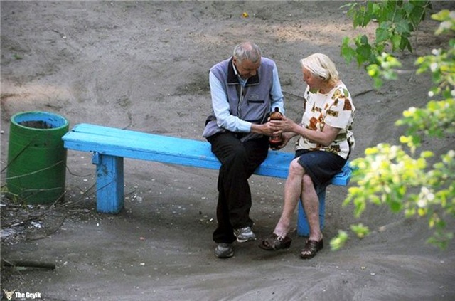 Banka Oturan İnsanları Fotoğraflayan Sanatçıdan 20 İlginç Fotoğraf