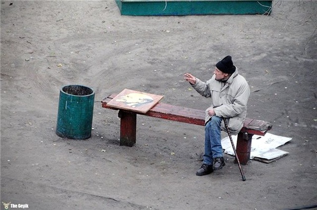 Banka Oturan İnsanları Fotoğraflayan Sanatçıdan 20 İlginç Fotoğraf