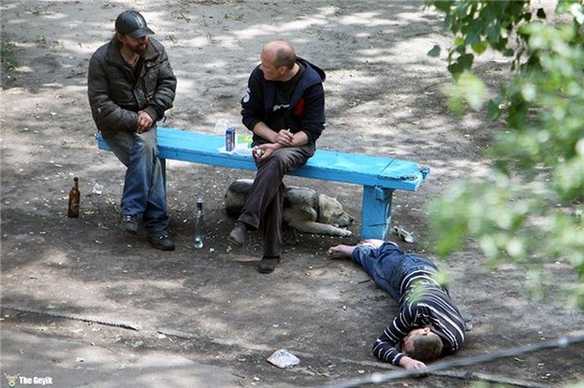 Banka Oturan İnsanları Fotoğraflayan Sanatçıdan 20 İlginç Fotoğraf