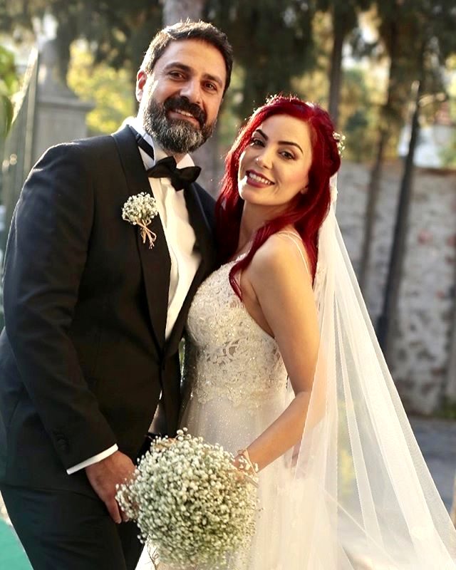 Özlem Gültekin ile evlenen gazeteci Erhan Çelik baba oluyor