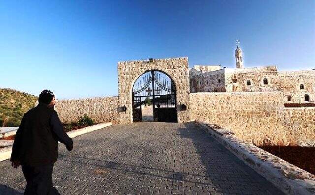 Mardin'de tutuklanan rahip Sefer Bileçen, teröristleri manastırda saklamış Mardin'de tutuklanan rahip Sefer Bileçen, teröristleri manastırda saklamış