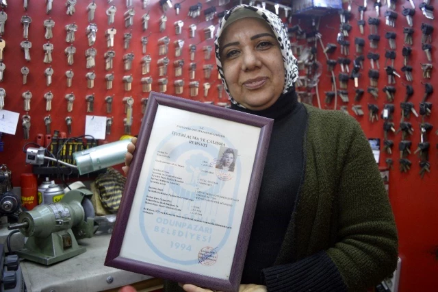 Türkiye'nin ilk ruhsatlı kadın çilingiri 30 yıldır müşterilerini şaşırtıyor