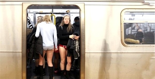 Pantolonsuz Metro Yolculuğu Etkinliği Bu Sene de Şaşırttı