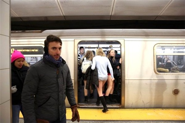 Pantolonsuz Metro Yolculuğu Etkinliği Bu Sene de Şaşırttı
