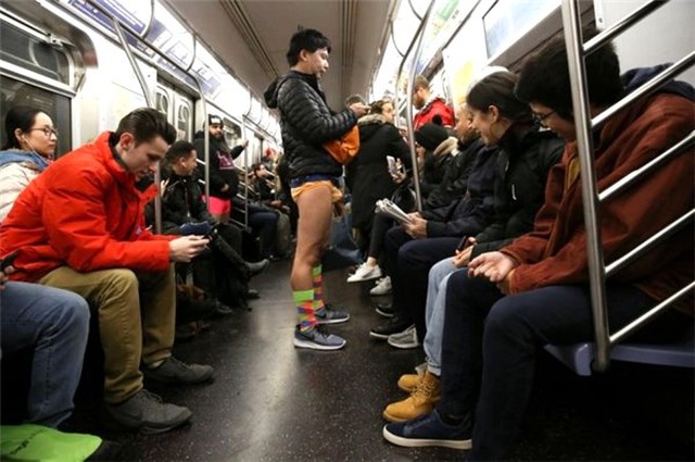 Pantolonsuz Metro Yolculuğu Etkinliği Bu Sene de Şaşırttı