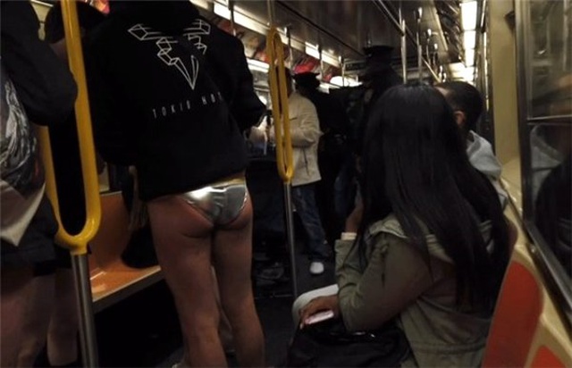 Pantolonsuz Metro Yolculuğu Etkinliği Bu Sene de Şaşırttı