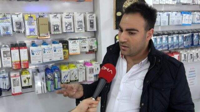 Hem oynadı hem çaldı İş yerini soymaya gelen hırsızlar, soygun esnasında halay çektiler